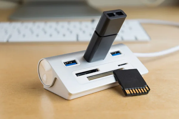 Hub USB 3.0, extension universelle de carte mémoire — Photo