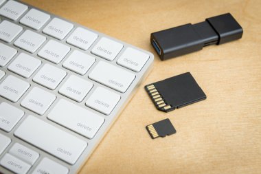 kablosuz klavye Sil düğmeleri ve bellek depolama