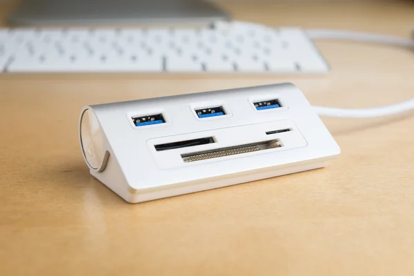 USB 3.0 концентратор, универсальный расширитель карты памяти — стоковое фото