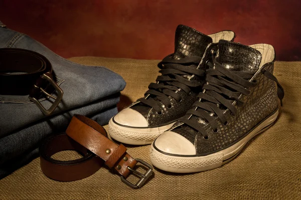 Natürmort siyah ayakkabılar, çizmeler