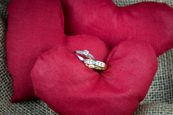 Valentine's day concept, wedding rings hearts — Stock Photo, Image