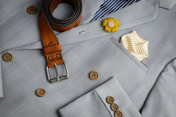 düğmesini çift kruvaze takım elbise, gri ekoseli doku