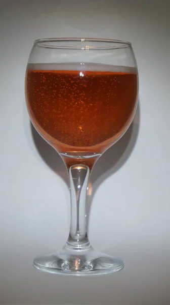 Köpüklü şarap kadehinin fotoğrafı. — Stok fotoğraf