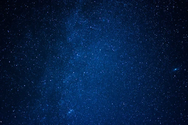 Синий темный фон звездного неба — стоковое фото