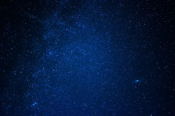 Fondo de la Vía Láctea con estrellas fugaces — Foto de Stock