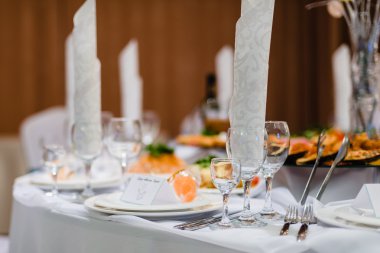 Restoran Festival tablo boş şarap bardakları