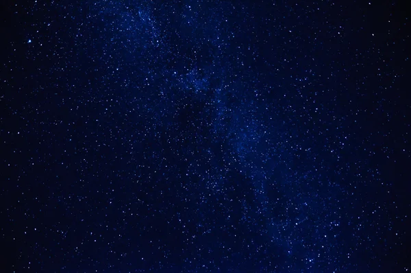 Estrellas en el cielo nocturno con vía lechosa —  Fotos de Stock