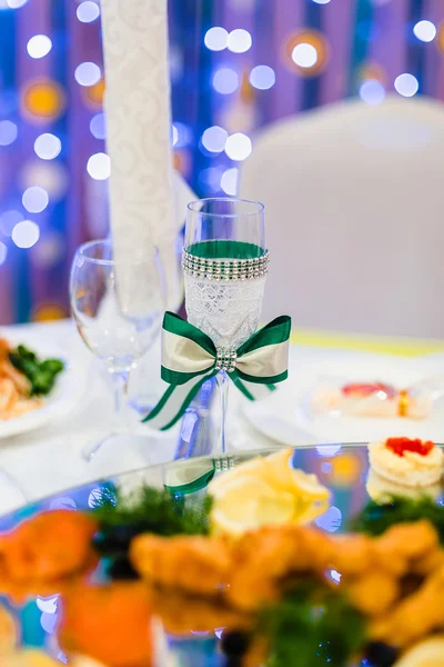 Wedding decorated wine glass on the table — Stock Photo, Image