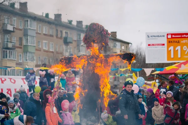 VICHUGA, RUSSIA - MARCH 2016: Celebration of the Russian Slavic holiday of Maslenitsa — 스톡 사진