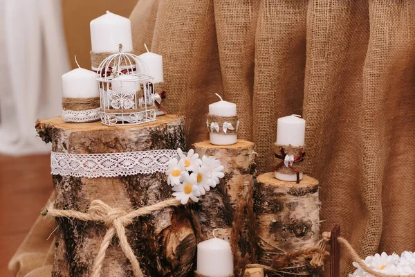 Decoración rústica de la boda con velas y madera —  Fotos de Stock