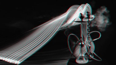 Shisha kömürlü iki nargile ve neon ışıklı duman.