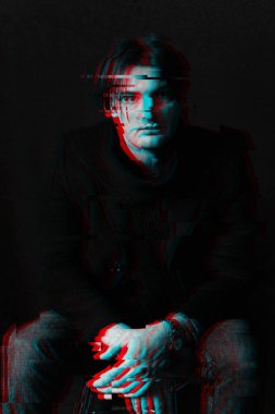 Kişinin siyah beyaz yüzü üzerinde hata etkisi