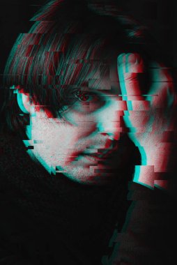 Sanal gerçekliğin hatalı etkisi olan insan yüzü