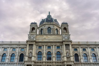 Avusturya 'nın Bulutlu Kış Günü' nde Kunsthistorisches Müzesi 'nin dış cephesi. Yüksek kalite fotoğraf