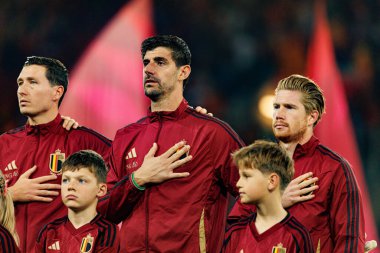 Hans Vanaken, Thibaut Courtois ve Kevin De Bruyne, 2026 Dünya Kupası Avrupa ön eleme maçında Belçika ve Kuzey Makedonya milli takımları arasında görüldüler (Maciej Rogowski / Ball Raw Images)
