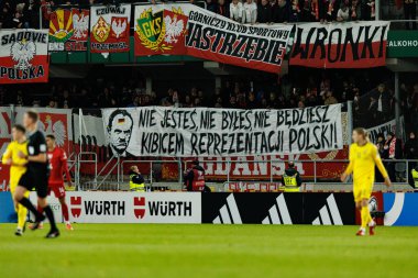 Polonyalı taraftarların Tifo ve Donald Tusk, 2026 Dünya Kupası 'nda Litvanya ve Polonya milli takımları arasında oynanan Avrupa ön eleme maçında karşılaşmışlardı. (Maciej Rogowski / Ball Raw Images)