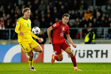 Vilius Armalas ve Jakub Kaminski, 2026 Dünya Kupası 'nda Litvanya ve Polonya milli takımları arasında oynanan Avrupa ön eleme maçında görüldü (Maciej Rogowski / Ball Raw Images)