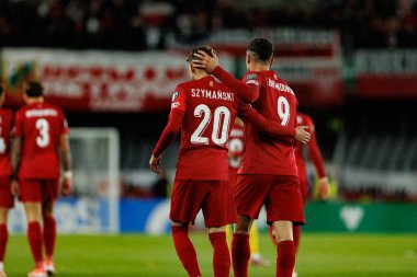 Sebastian Szymanski ve Robert Lewandowski, 2026 Dünya Kupası 'nda Litvanya ve Polonya milli takımları arasında oynanan Avrupa ön eleme maçını izlediler (Maciej Rogowski / Ball Raw Images)