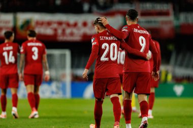 Sebastian Szymanski ve Robert Lewandowski, 2026 Dünya Kupası 'nda Litvanya ve Polonya milli takımları arasında oynanan Avrupa ön eleme maçını izlediler (Maciej Rogowski / Ball Raw Images)