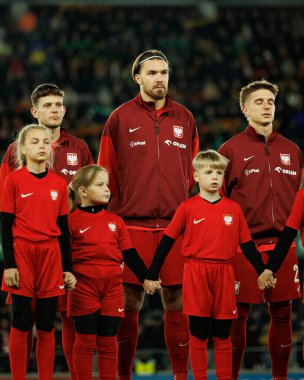 Sebastian Szymanski, Przemyslaw Wisniewski ve Michal Skoras, 2026 Dünya Kupası 'nda Litvanya ve Polonya milli takımları arasında oynanan Avrupa eleme maçında görüldü (Maciej Rogowski / Ball Raw Images))