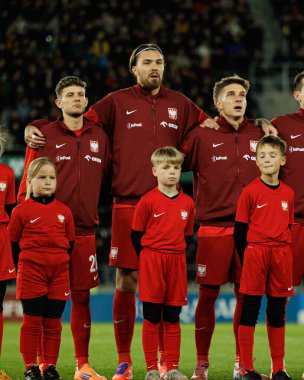 Sebastian Szymanski, Przemyslaw Wisniewski ve Michal Skoras, 2026 Dünya Kupası 'nda Litvanya ve Polonya milli takımları arasında oynanan Avrupa eleme maçında görüldü (Maciej Rogowski / Ball Raw Images))