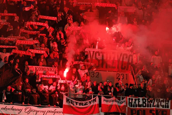 Polonya taraftarları 2026 Dünya Kupası 'nda Litvanya ve Polonya milli takımları arasında oynanan Avrupa Ön eleme maçında görüldüler (Maciej Rogowski / Ball Raw Images)