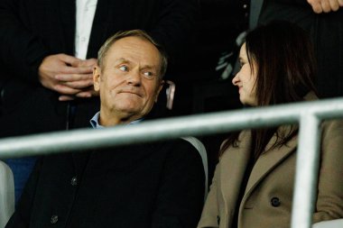 Donald Tusk ve Inga Ruginiene, 2026 Dünya Kupası 'nda Litvanya ve Polonya milli takımları arasında oynanan Avrupa ön eleme maçında görüldü (Maciej Rogowski / Ball Raw Images)