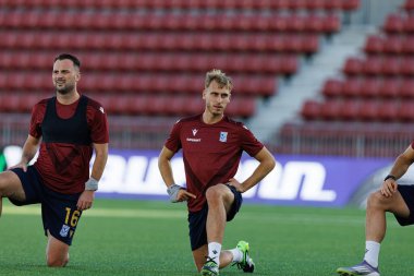Michal Gurgul, Lincoln Red Imps (Maciej Rogowski / Ball Raw Images) ile oynanan UEFA Konferans Ligi maçından önce Lech Poznan 'ın resmi basın toplantısı ve eğitiminde görüldü.)