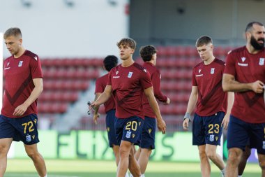 Robert Gumny, Lincoln Red Imps (Maciej Rogowski / Ball Raw Images) ile oynanan UEFA Konferans Ligi maçından önce Lech Poznan 'ın resmi basın toplantısı ve eğitiminde görüldü.)
