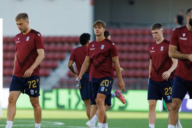 Robert Gumny, Lincoln Red Imps (Maciej Rogowski / Ball Raw Images) ile oynanan UEFA Konferans Ligi maçından önce Lech Poznan 'ın resmi basın toplantısı ve eğitiminde görüldü.)