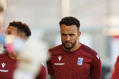 Alex Douglas, Lincoln Red Imps (Maciej Rogowski / Ball Raw Images) ile oynanan UEFA Konferans Ligi maçından önce Lech Poznan 'ın resmi basın toplantısı ve eğitimi sırasında görüldü.)