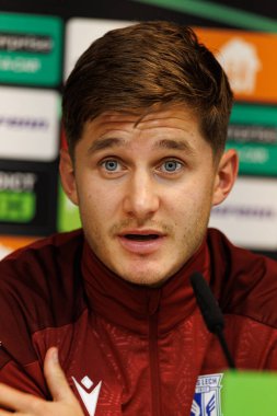 Leo Bengtsson, UEFA Konferans Ligi öncesinde Lincoln Red Imps (Maciej Rogowski / Ball Raw Images) maçında Lech Poznan 'ın resmi basın toplantısı ve eğitimi sırasında görüldü.)