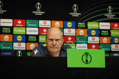 Niels Frederiksen, UEFA Konferans Ligi öncesinde Lincoln Red Imps (Maciej Rogowski / Ball Raw Images) maçında Lech Poznan 'ın resmi basın toplantısı ve antrenmanı sırasında görüldü.)