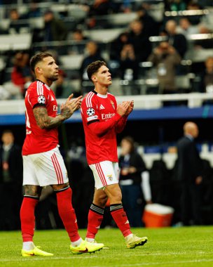 Nicolas Otamendi ve Georgiy Sudakov, Newcastle United FC ile SL Benfica (Maciej Rogowski / Ball Raw Images) arasındaki Şampiyonlar Ligi faz maçında görüldü.)
