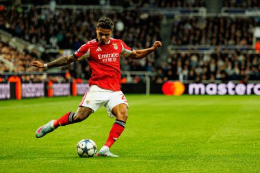 Richard Rios, Newcastle United FC ve SL Benfica (Maciej Rogowski / Ball Raw Images) arasındaki Şampiyonlar Ligi faz maçında görüldü.)