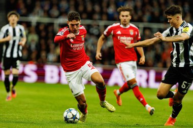 Georgiy Sudakov, Newcastle United ve SL Benfica (Maciej Rogowski / Ball Raw Images) arasında Şampiyonlar Ligi faz maçında görüldü)