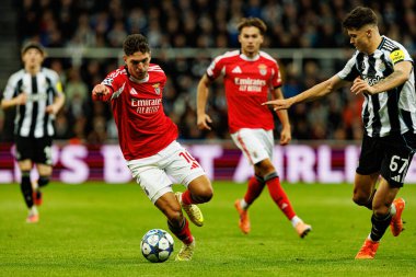 Georgiy Sudakov, Newcastle United ve SL Benfica (Maciej Rogowski / Ball Raw Images) arasında Şampiyonlar Ligi faz maçında görüldü)