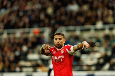 Nicolas Otamendi, Newcastle United FC ile SL Benfica (Maciej Rogowski / Ball Raw Images) arasındaki Şampiyonlar Ligi faz maçında görüldü.)