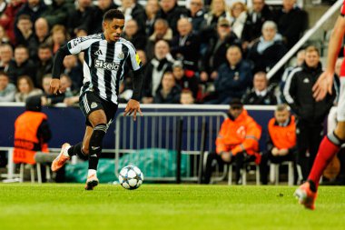 Jacob Ramsey, Newcastle United FC ve SL Benfica (Maciej Rogowski / Ball Raw Images) arasındaki Şampiyonlar Ligi faz maçında görüldü.)