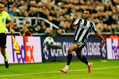 Jacob Murphy, Newcastle United FC ve SL Benfica (Maciej Rogowski / Ball Raw Images) arasındaki Şampiyonlar Ligi faz maçında görüldü.)