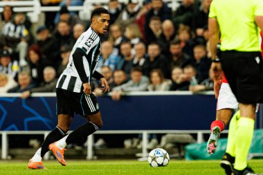 Jacob Ramsey, Newcastle United FC ve SL Benfica (Maciej Rogowski / Ball Raw Images) arasındaki Şampiyonlar Ligi faz maçında görüldü.)