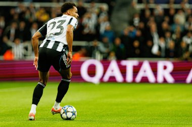 Jacob Murphy, Newcastle United FC ve SL Benfica (Maciej Rogowski / Ball Raw Images) arasındaki Şampiyonlar Ligi faz maçında görüldü.)