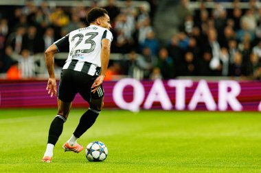 Jacob Murphy, Newcastle United FC ve SL Benfica (Maciej Rogowski / Ball Raw Images) arasındaki Şampiyonlar Ligi faz maçında görüldü.)
