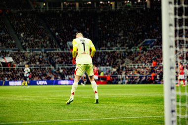 Anatoliy Trubin, Newcastle United FC ve SL Benfica (Maciej Rogowski / Ball Raw Images) arasında Şampiyonlar Ligi faz oyunu sırasında görüldü)