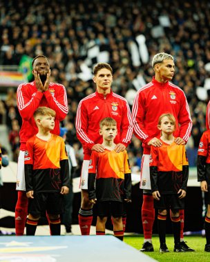 Dodi Lukebakio, Georgiy Sudakov ve Enzo Barrenechea, Şampiyonlar Ligi Şampiyonlar Ligi FC ve SL Benfica (Maciej Rogowski / Ball Raw Images)