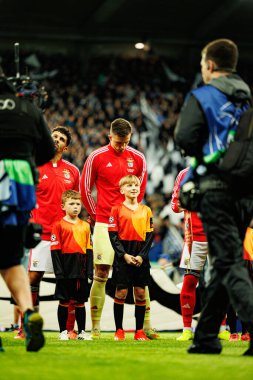Anatoliy Trubin, Newcastle United FC ve SL Benfica (Maciej Rogowski / Ball Raw Images) arasında Şampiyonlar Ligi faz oyunu sırasında görüldü)