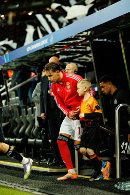 Amar Dediç, Newcastle United FC ile SL Benfica (Maciej Rogowski / Ball Raw Images) arasındaki Şampiyonlar Ligi faz maçında görüldü.)