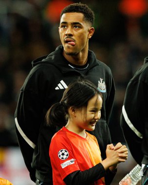 Jacob Ramsey, Newcastle United FC ve SL Benfica (Maciej Rogowski / Ball Raw Images) arasındaki Şampiyonlar Ligi faz maçında görüldü.)