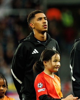 Jacob Ramsey, Newcastle United FC ve SL Benfica (Maciej Rogowski / Ball Raw Images) arasındaki Şampiyonlar Ligi faz maçında görüldü.)