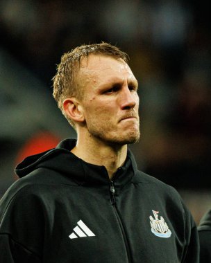 Dan Burn, Newcastle United FC ve SL Benfica (Maciej Rogowski / Ball Raw Images) arasında Şampiyonlar Ligi faz maçında görüldü)